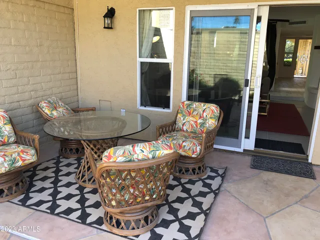 a view of livingroom with furniture