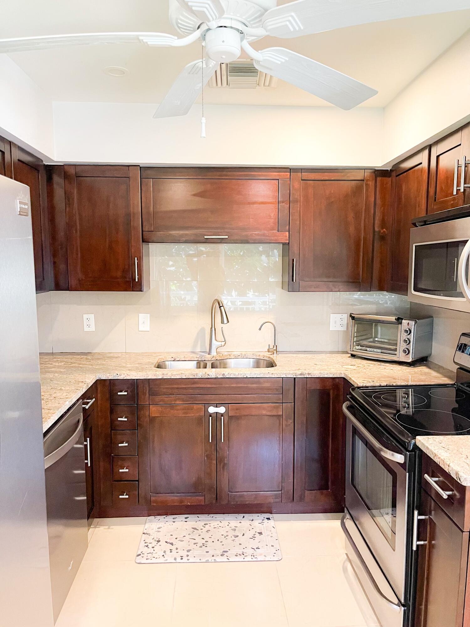 3860 Northeast 21st Way, Unit 39 Lighthouse Point, FL 33064 - Photo 19 of 38 43049097-D173-4AF4-8347-3168DB3B8CBD