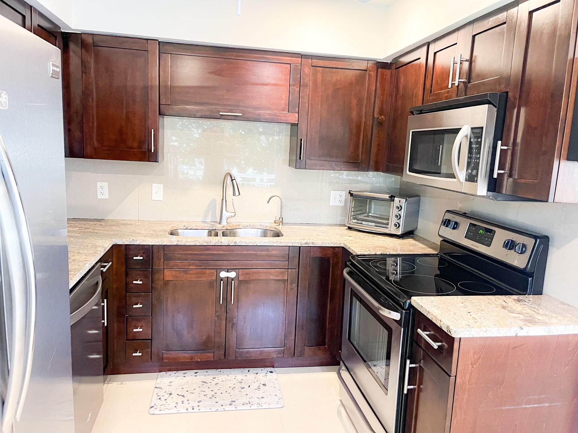 3860 Northeast 21st Way, Unit 39 Lighthouse Point, FL 33064 - Photo 20 of 38 CE8CB0AF-18C4-4F85-8971-9F3582CB0B14