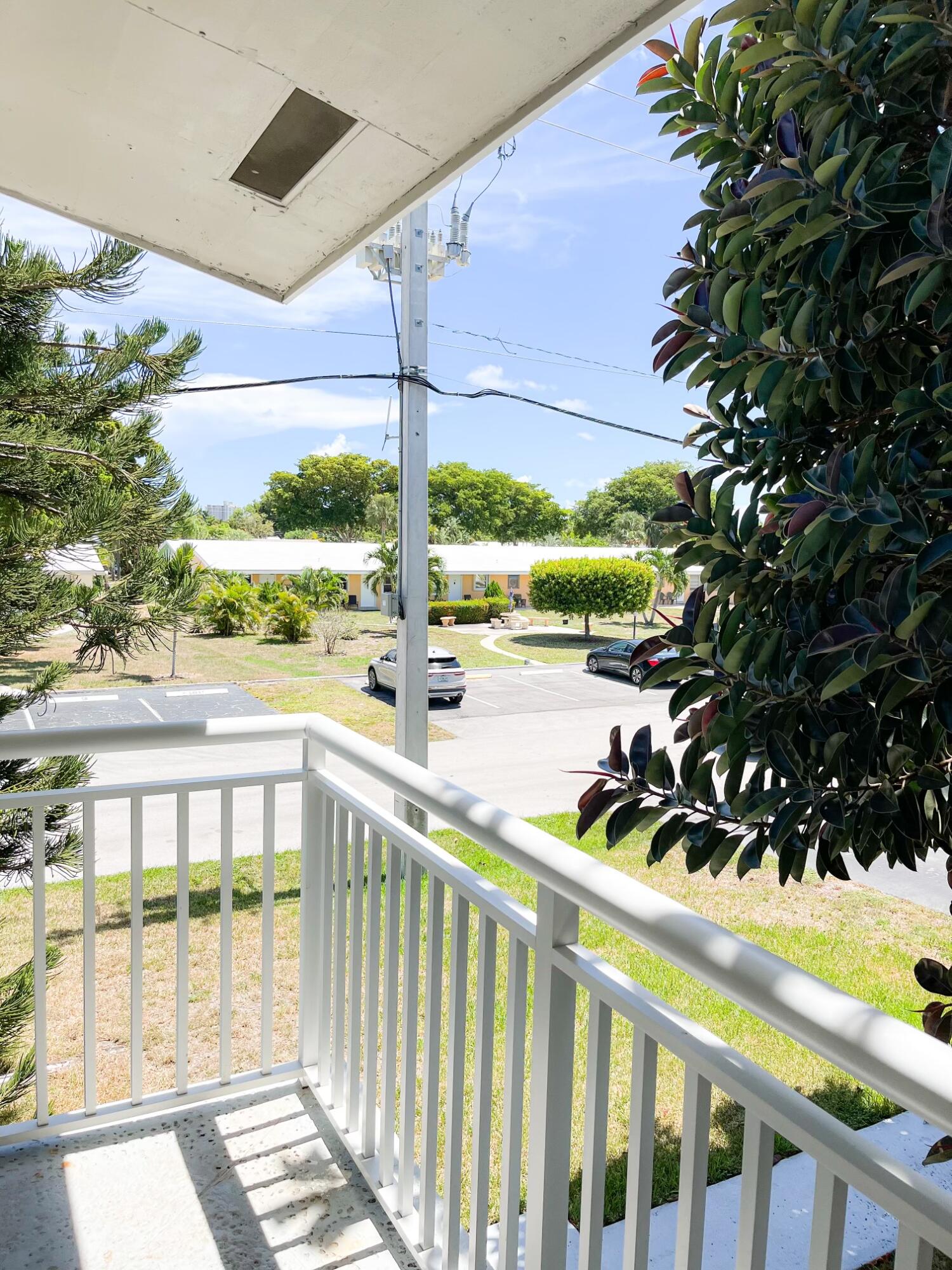 3860 Northeast 21st Way, Unit 39 Lighthouse Point, FL 33064 - Photo 4 of 38 C0A76E7A-CCA0-4289-8B49-EE6FE7E0EF60