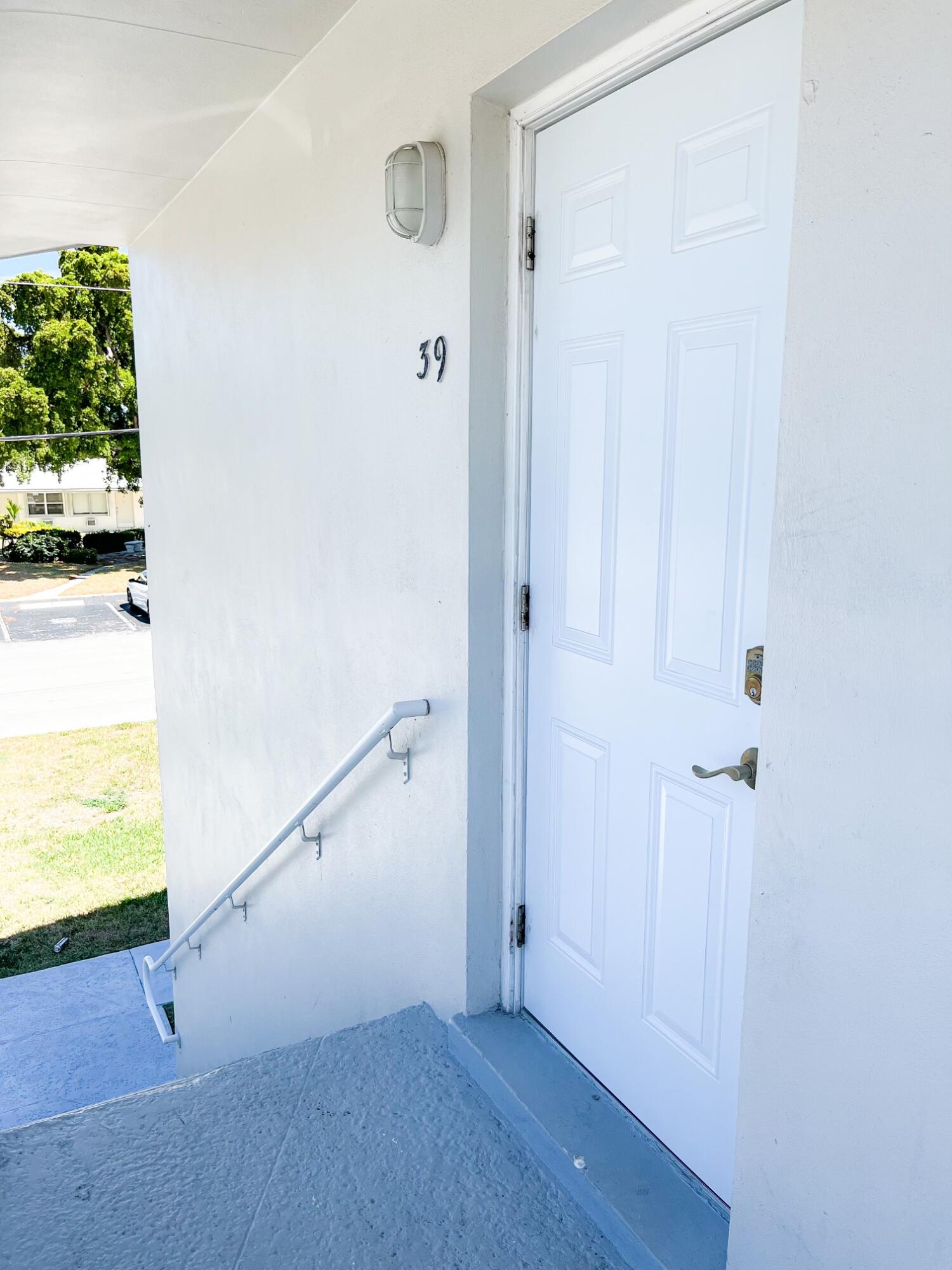 3860 Northeast 21st Way, Unit 39 Lighthouse Point, FL 33064 - Photo 7 of 38 C3F61BE0-CA94-4B86-BA63-812BDCAAC521