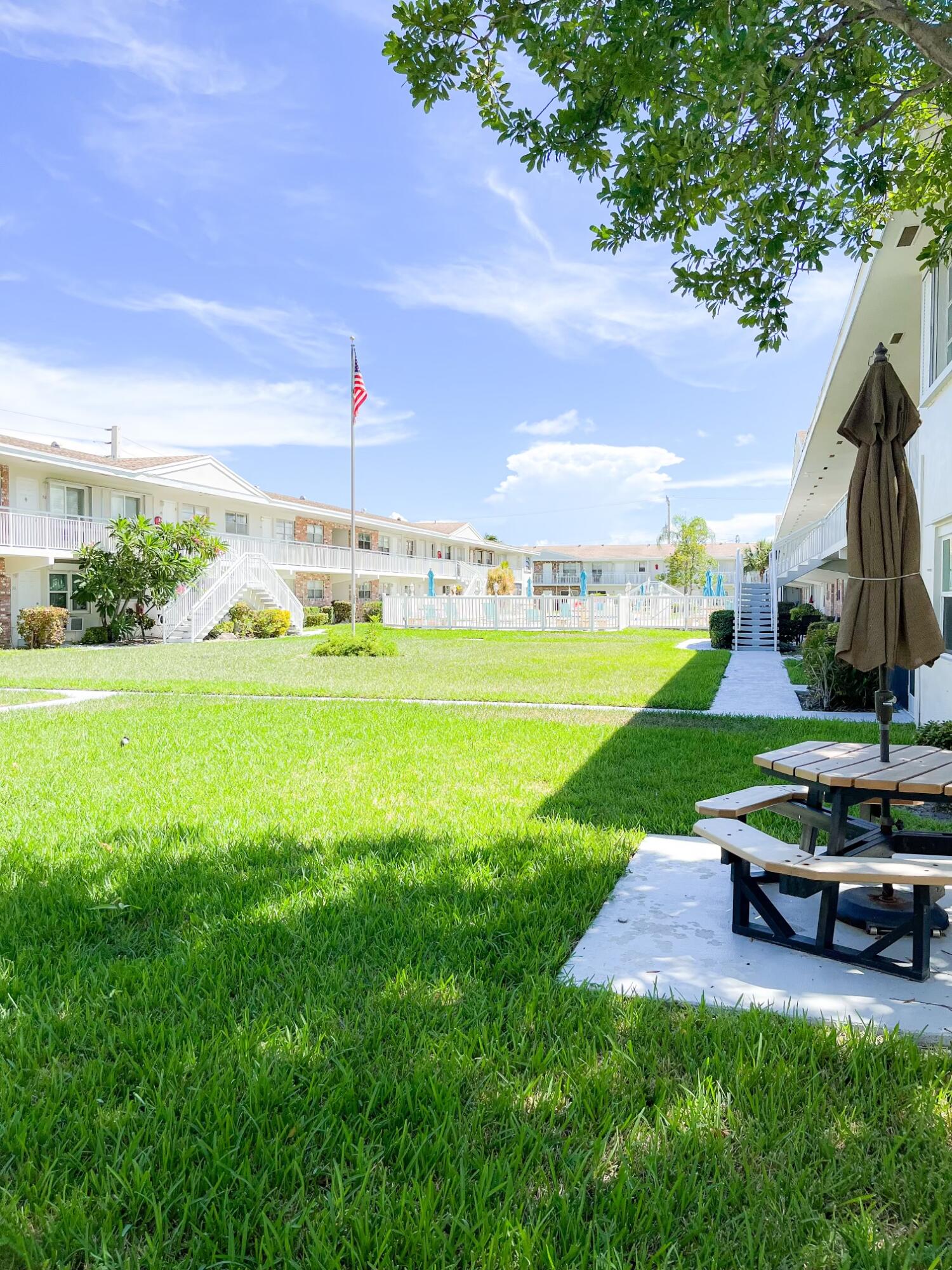 3860 Northeast 21st Way, Unit 39 Lighthouse Point, FL 33064 - Photo 9 of 38 9849F9CD-380C-432B-8521-7C1D21B7A4FF