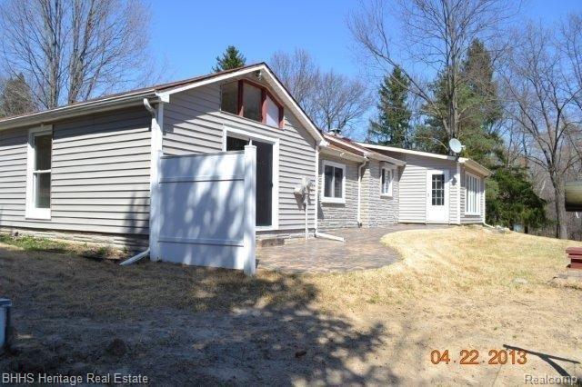 5600 Crooked Lake Road Howell, MI 48843 - Photo 4 of 25 Back of House