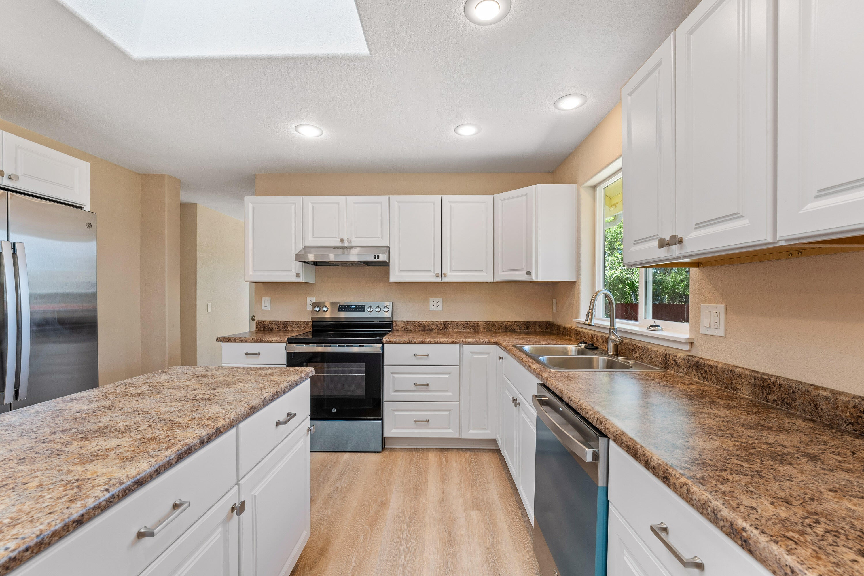 1692 Leonard Road Grants Pass, OR 97527 - Photo 8 of 36 Kitchen