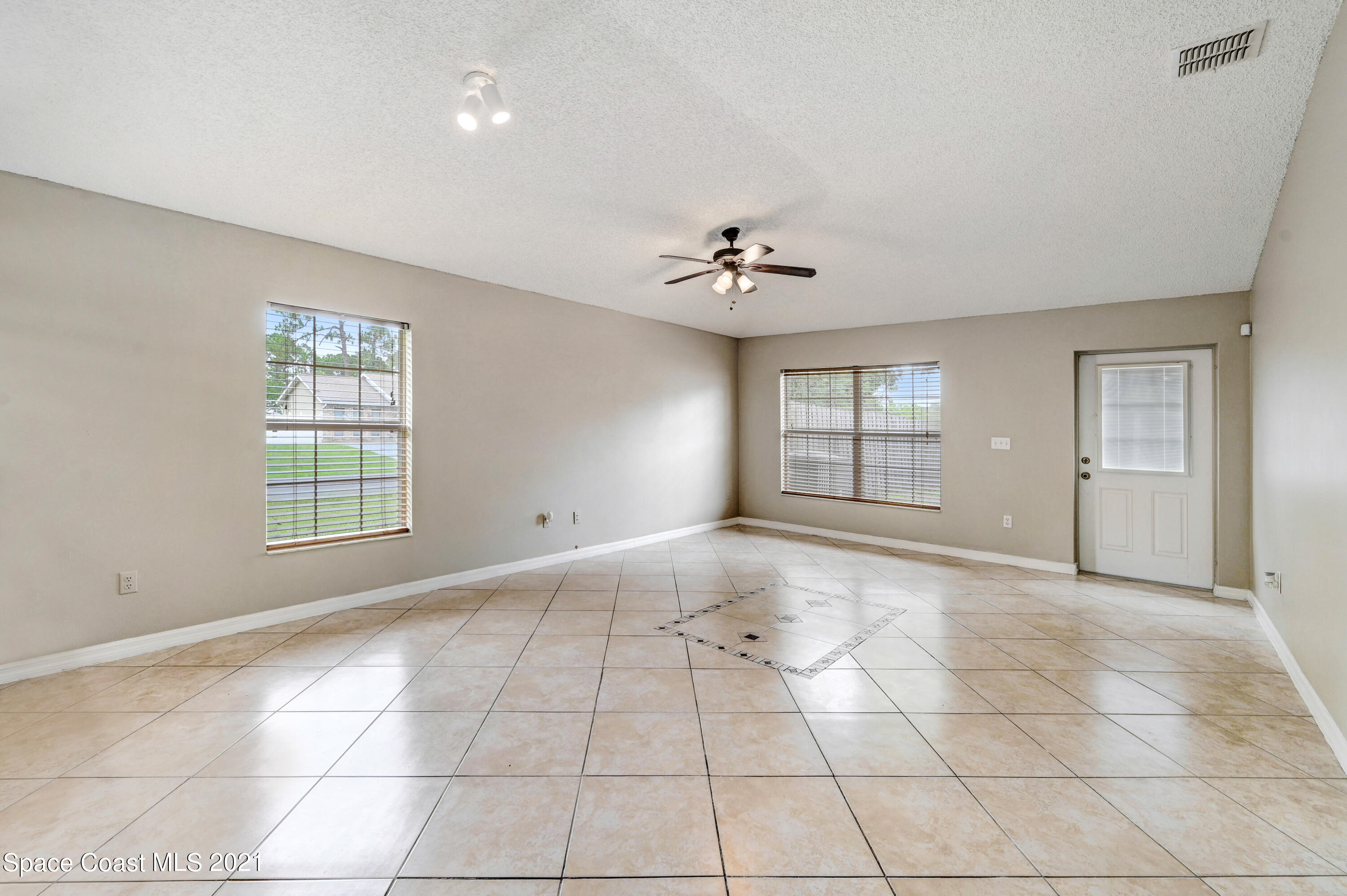707 Atlantis Road Southeast Palm Bay, FL 32909 - Photo 12 of 26 DSC_1265