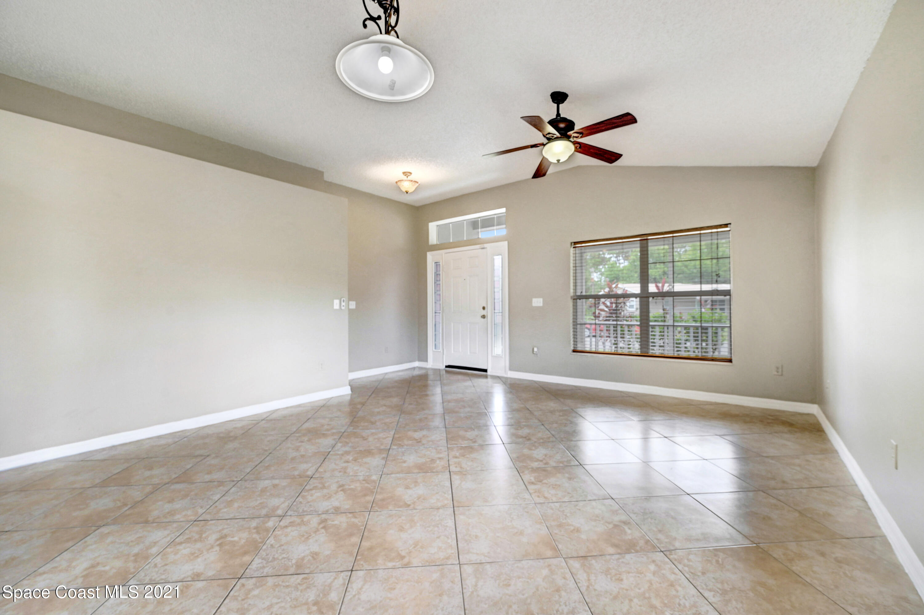 707 Atlantis Road Southeast Palm Bay, FL 32909 - Photo 6 of 26 DSC_1244