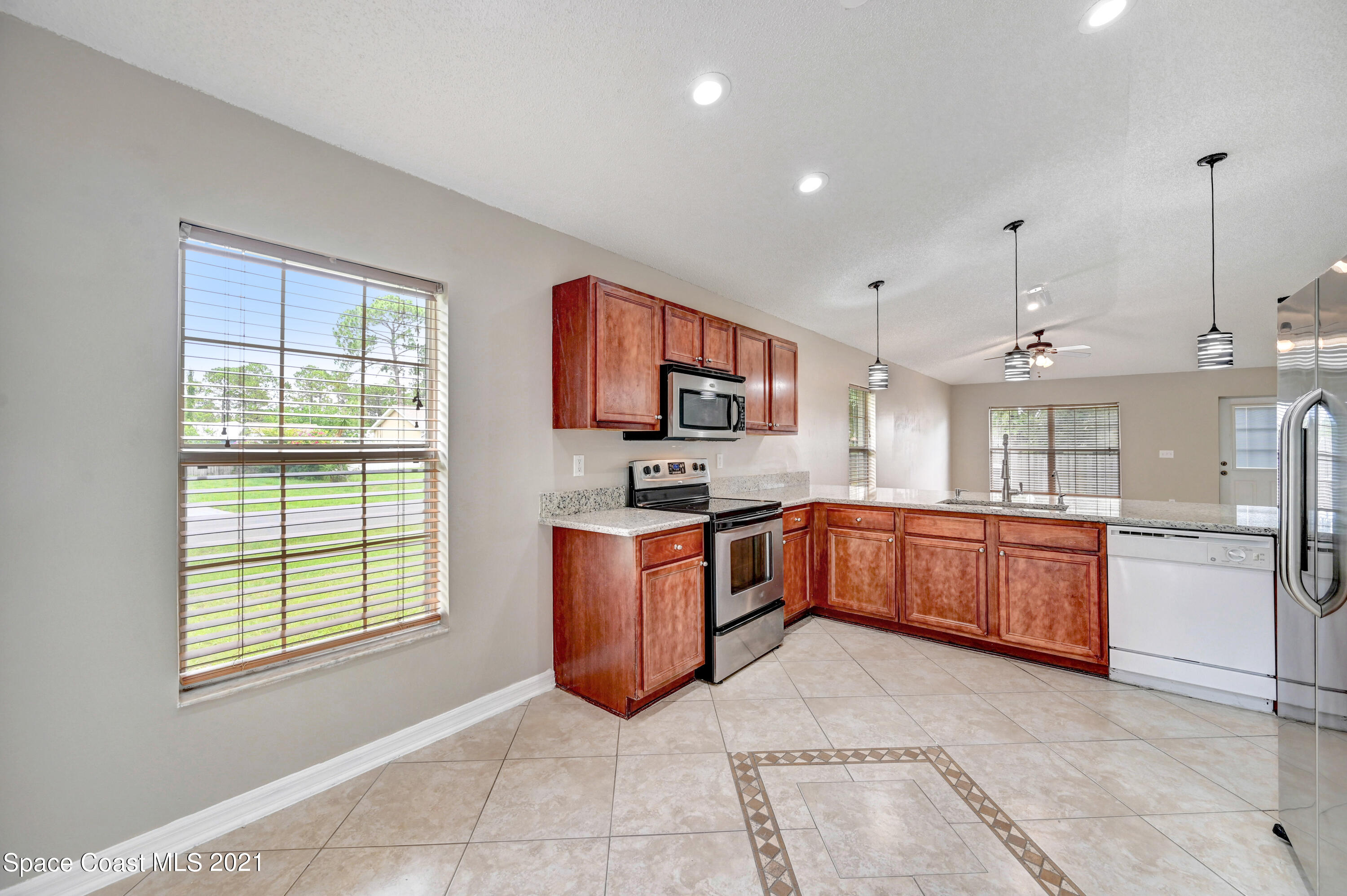 707 Atlantis Road Southeast Palm Bay, FL 32909 - Photo 7 of 26 DSC_1247