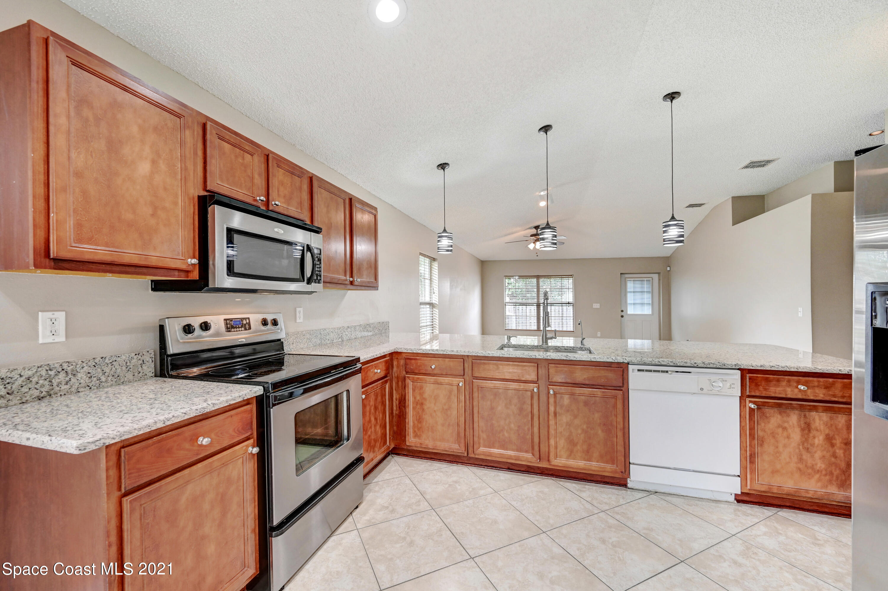 707 Atlantis Road Southeast Palm Bay, FL 32909 - Photo 9 of 26 DSC_1253