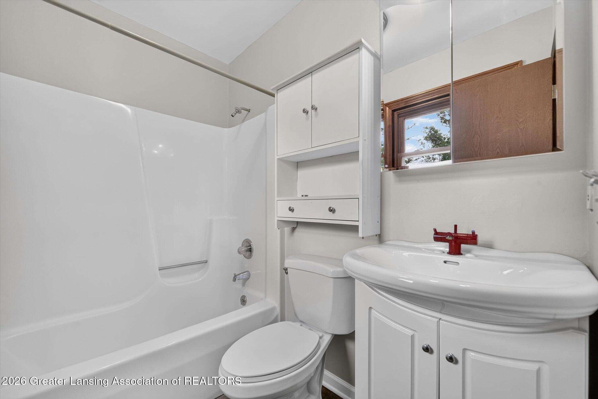 1817 Hamilton Road Okemos, MI 48864 - Photo 12 of 34 14-1817-Hamilton-Rd-Windowstill-Photogra