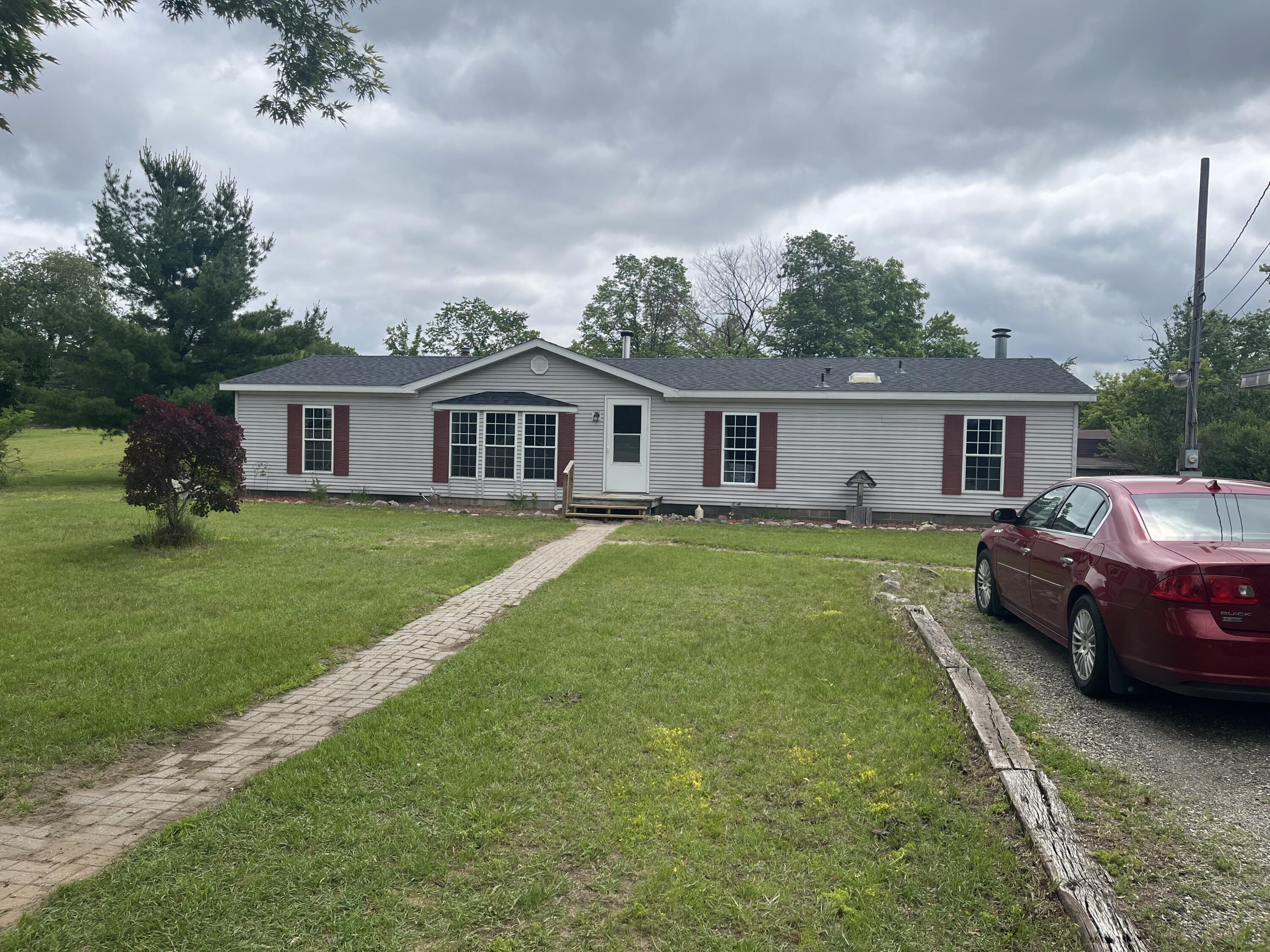 1172 North Greenville Road Stanton, MI 48888 - Photo 2 of 28 IMG_1120