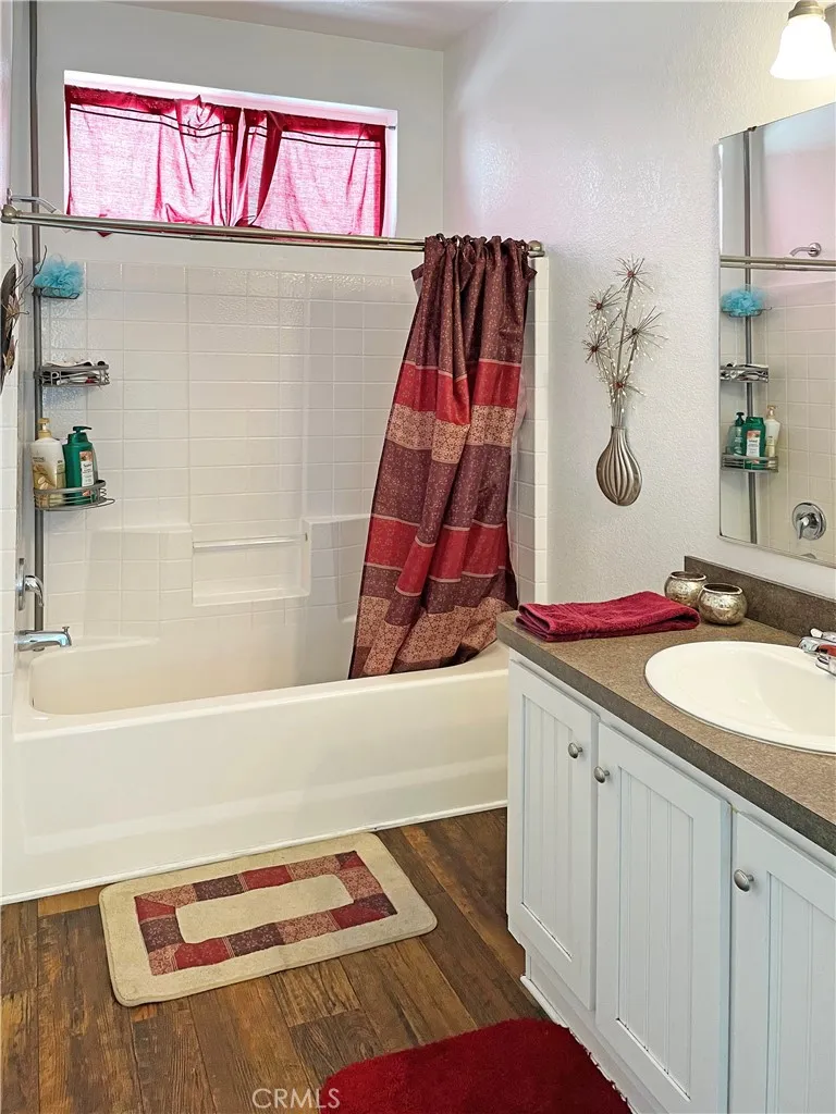 449 West Tefft Street, Unit 39 Nipomo, CA 93444 - Photo 13 of 17 a bathroom with a bath tub and a sink