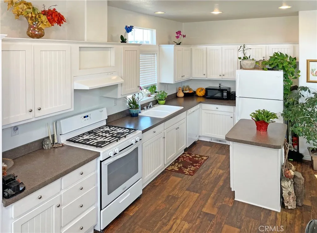 449 West Tefft Street, Unit 39 Nipomo, CA 93444 - Photo 6 of 17 a kitchen with granite countertop a sink stove and cabinets