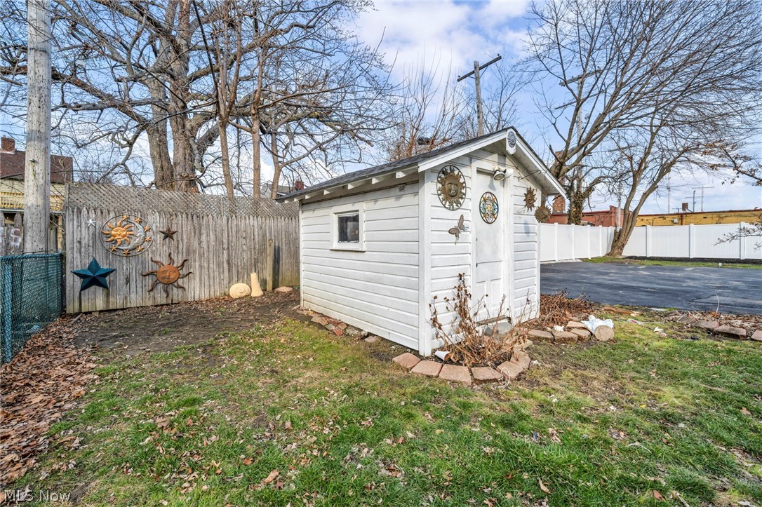 18405 Windward Road Cleveland, OH 44119 - Photo 42 of 45 Gallery Image 42