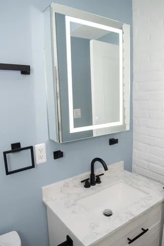 $2,800 | 2026 West McLean Avenue, Unit 2, Chicago, IL 60647