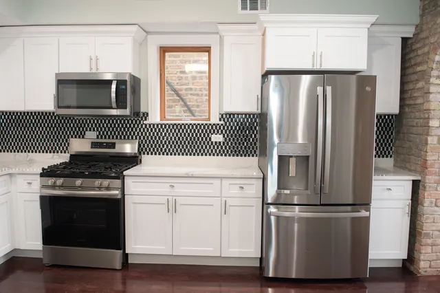 $2,800 | 2026 West McLean Avenue, Unit 2, Chicago, IL 60647