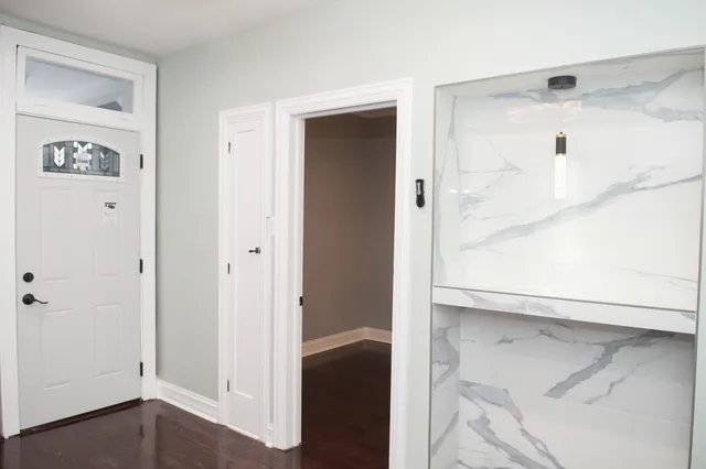 $2,800 | 2026 West McLean Avenue, Unit 2, Chicago, IL 60647