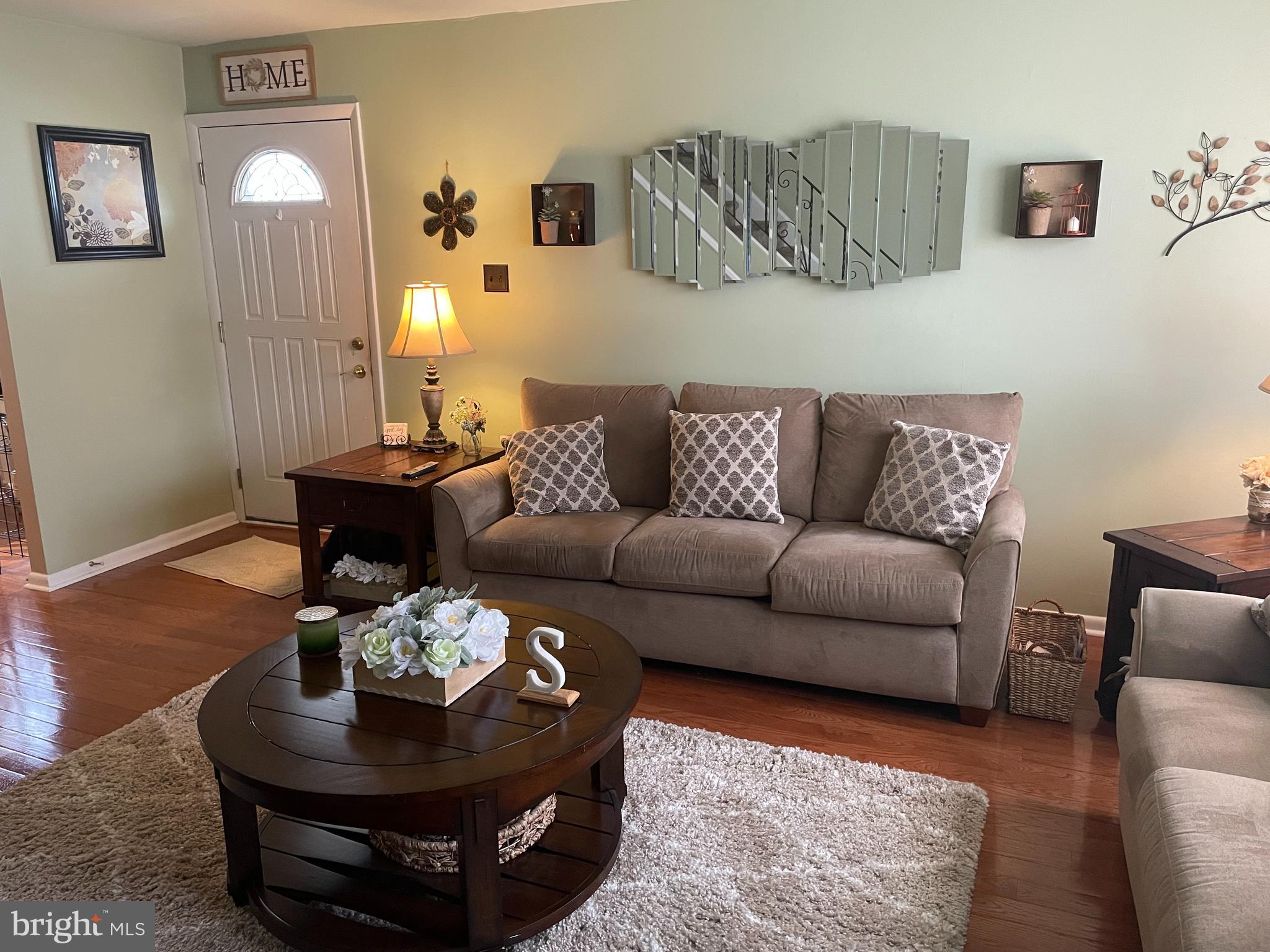9908 Medway Road Philadelphia, PA 19115 - Photo 4 of 23 Living Room