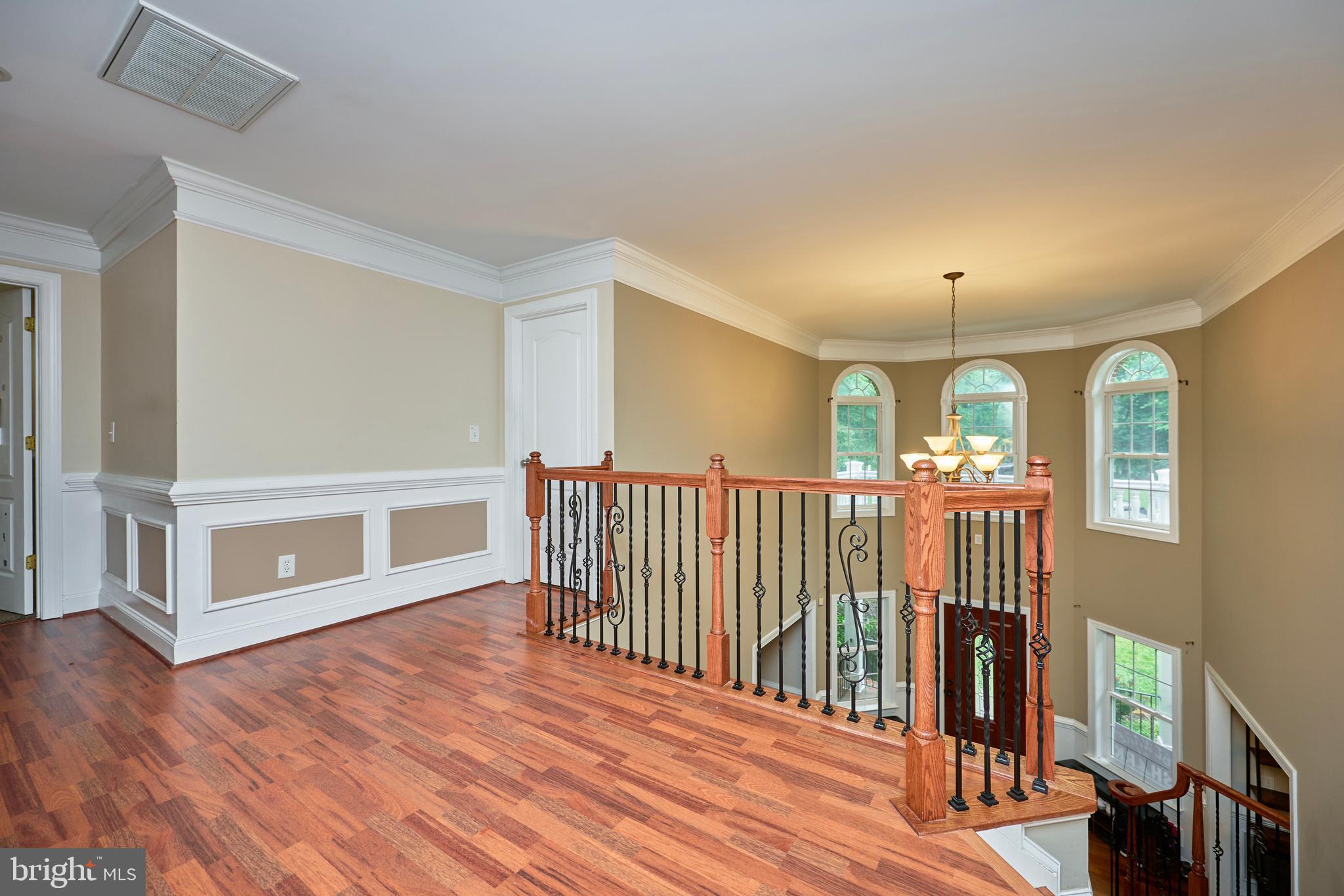 14431 Aden Road Nokesville, VA 20181 - Photo 6 of 38 Landing in foyer