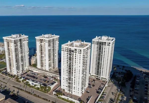 $2,400 | 2101 South Ocean Drive, Unit 1006, Hollywood, FL 33019