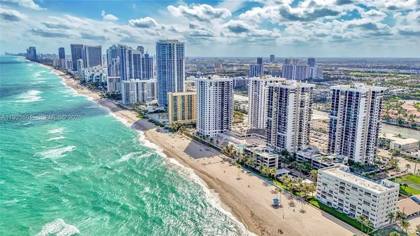 $2,400 | 2101 South Ocean Drive, Unit 1006, Hollywood, FL 33019