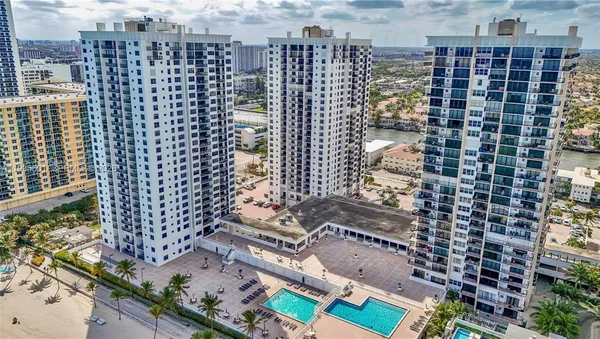 $2,400 | 2101 South Ocean Drive, Unit 1006, Hollywood, FL 33019