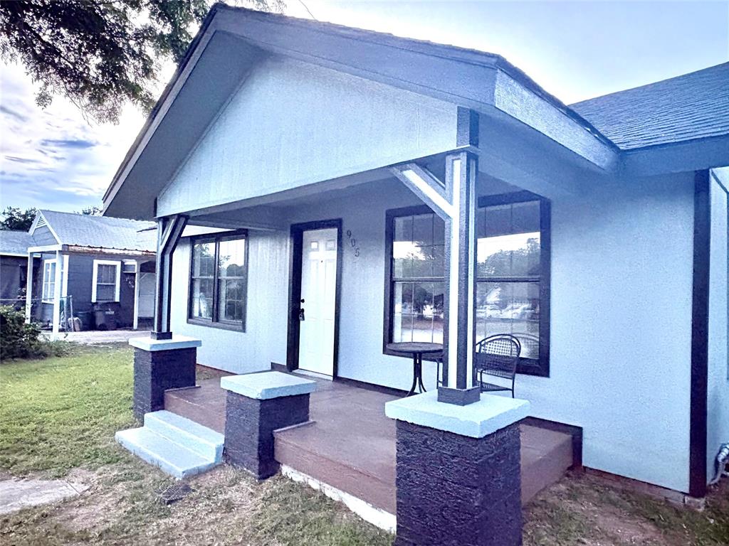 905 2nd Street Graham, TX 76450 - Photo 2 of 24
