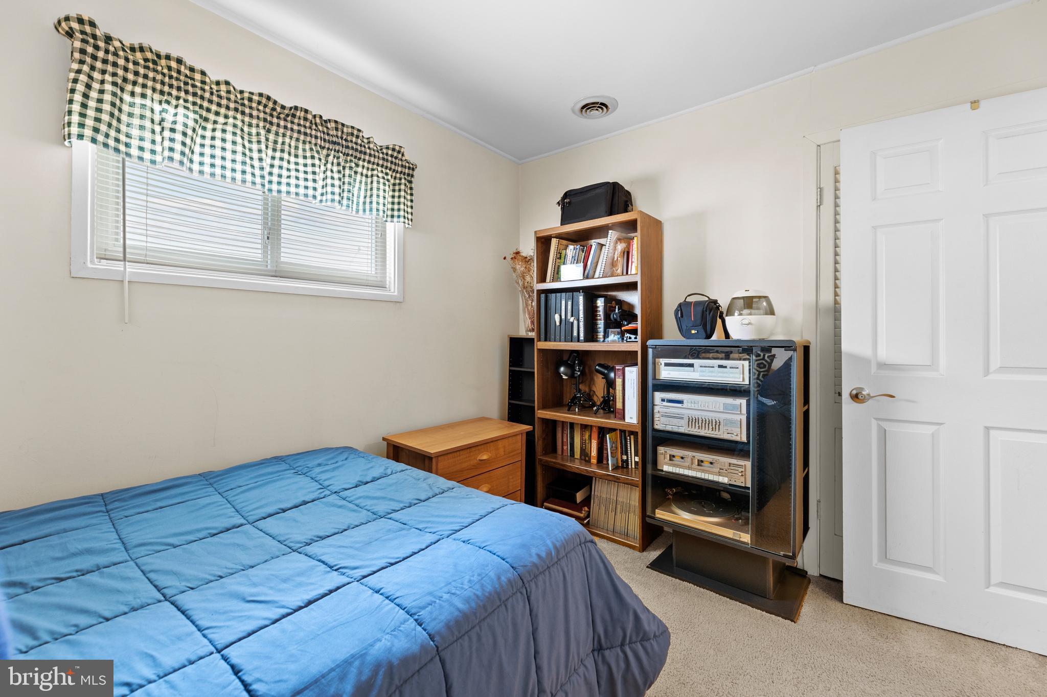 15 Iris Road Levittown, PA 19057 - Photo 20 of 35 Gallery Image 20