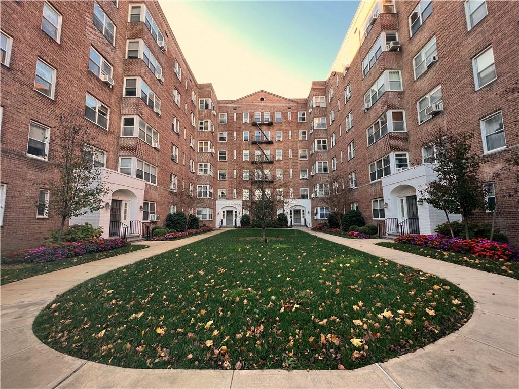 1 Bronxville Road, Unit 4M Bronxville, NY 10708 - Photo 1 of 1 Gallery Image 1