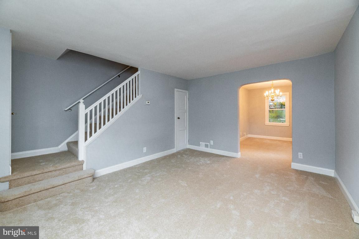 4553 Pen Lucy Road Baltimore, MD 21229 - Photo 3 of 10 Living Room