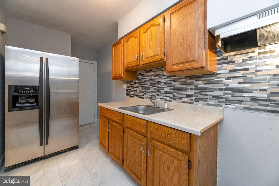 4553 Pen Lucy Road Baltimore, MD 21229 - Photo 4 of 10 Kitchen