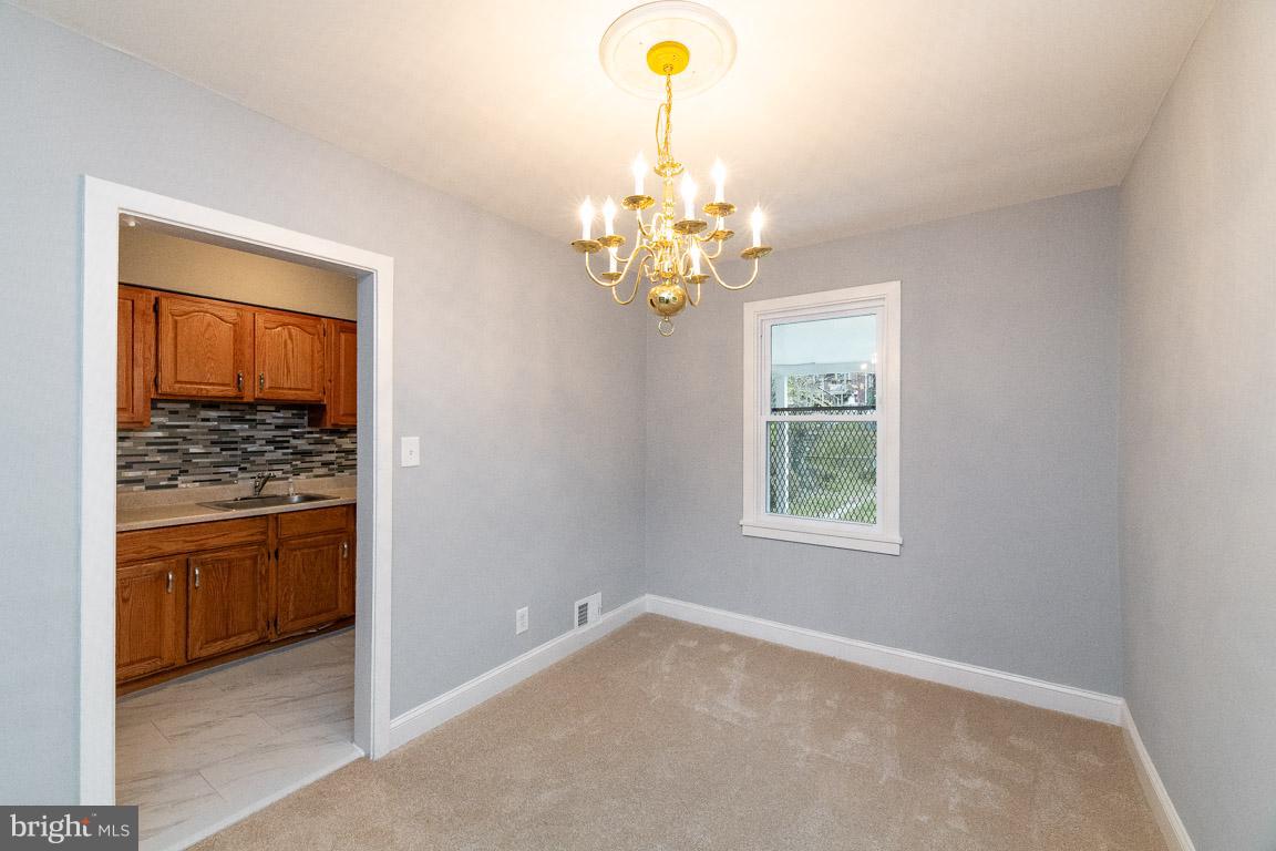 4553 Pen Lucy Road Baltimore, MD 21229 - Photo 5 of 10 Dining Room