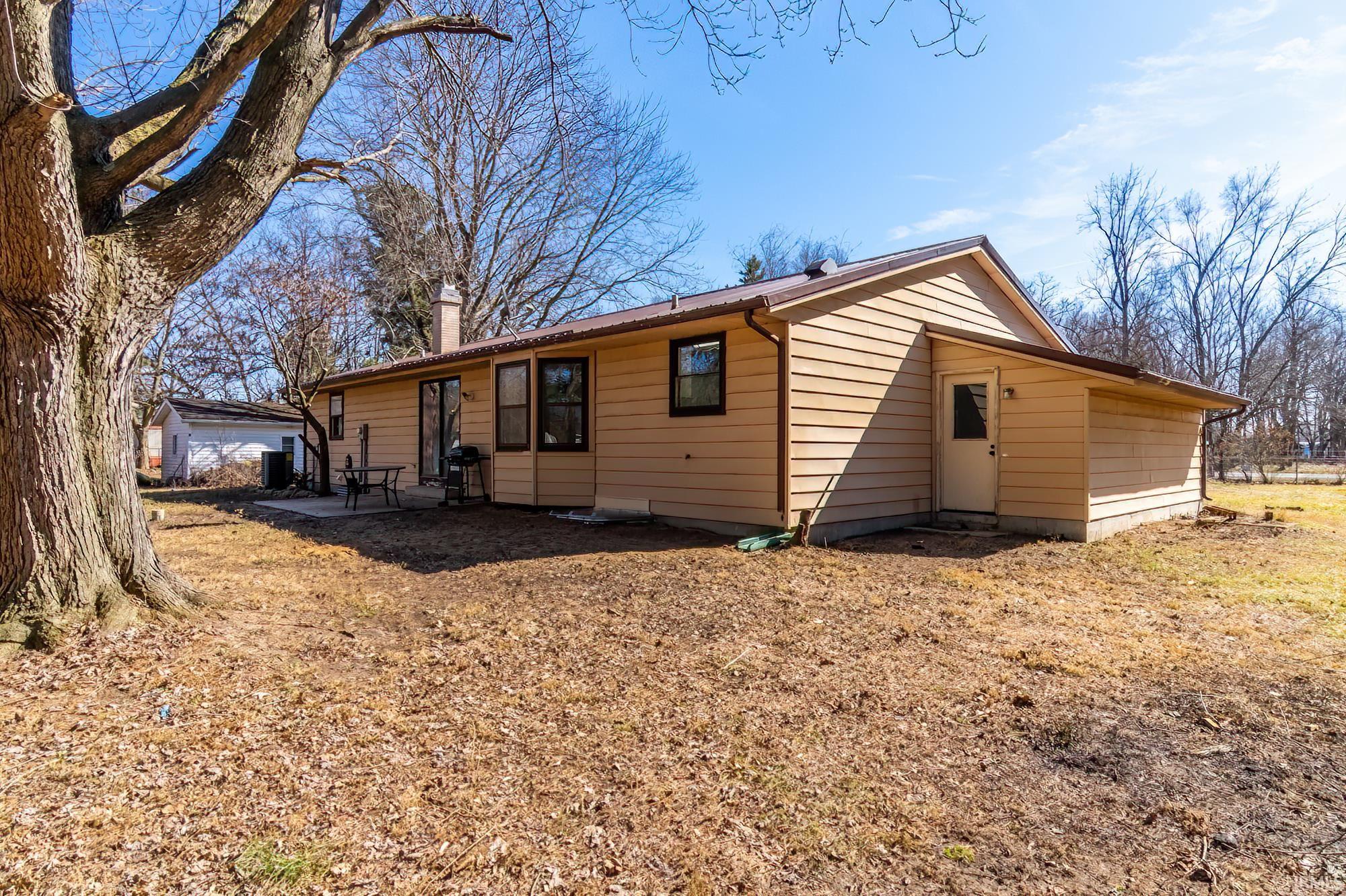 2325 East 400 North Howe, IN 46746 - Photo 5 of 34