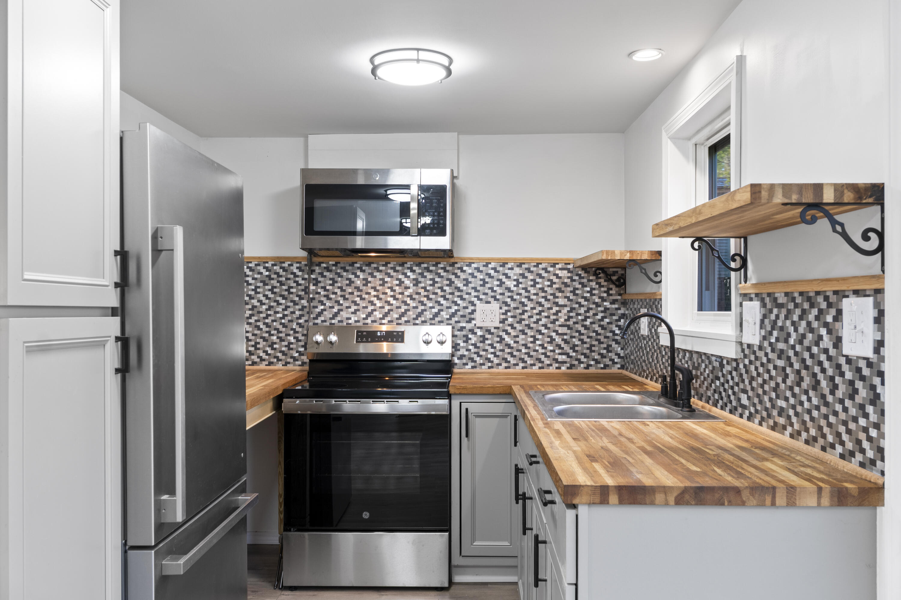 441 Middle Road Woolwich, ME 04579 - Photo 11 of 51 Kitchen