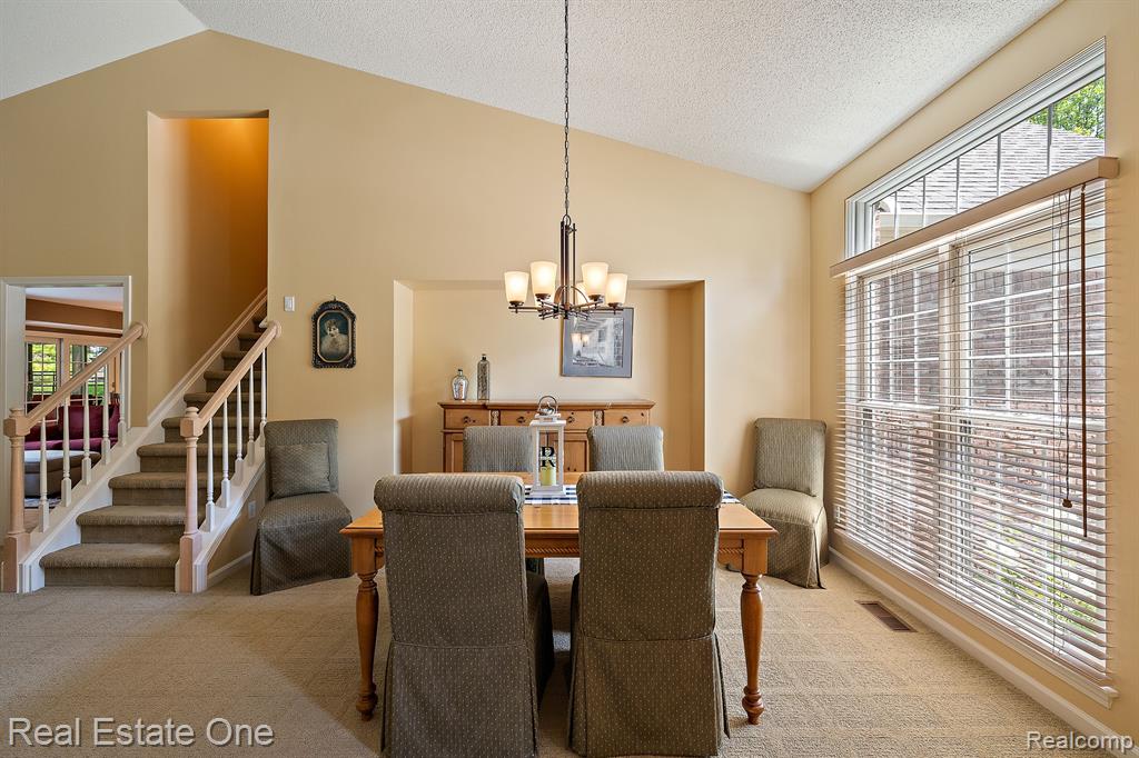 1272 Thames Drive Rochester Hills, MI 48307 - Photo 6 of 37