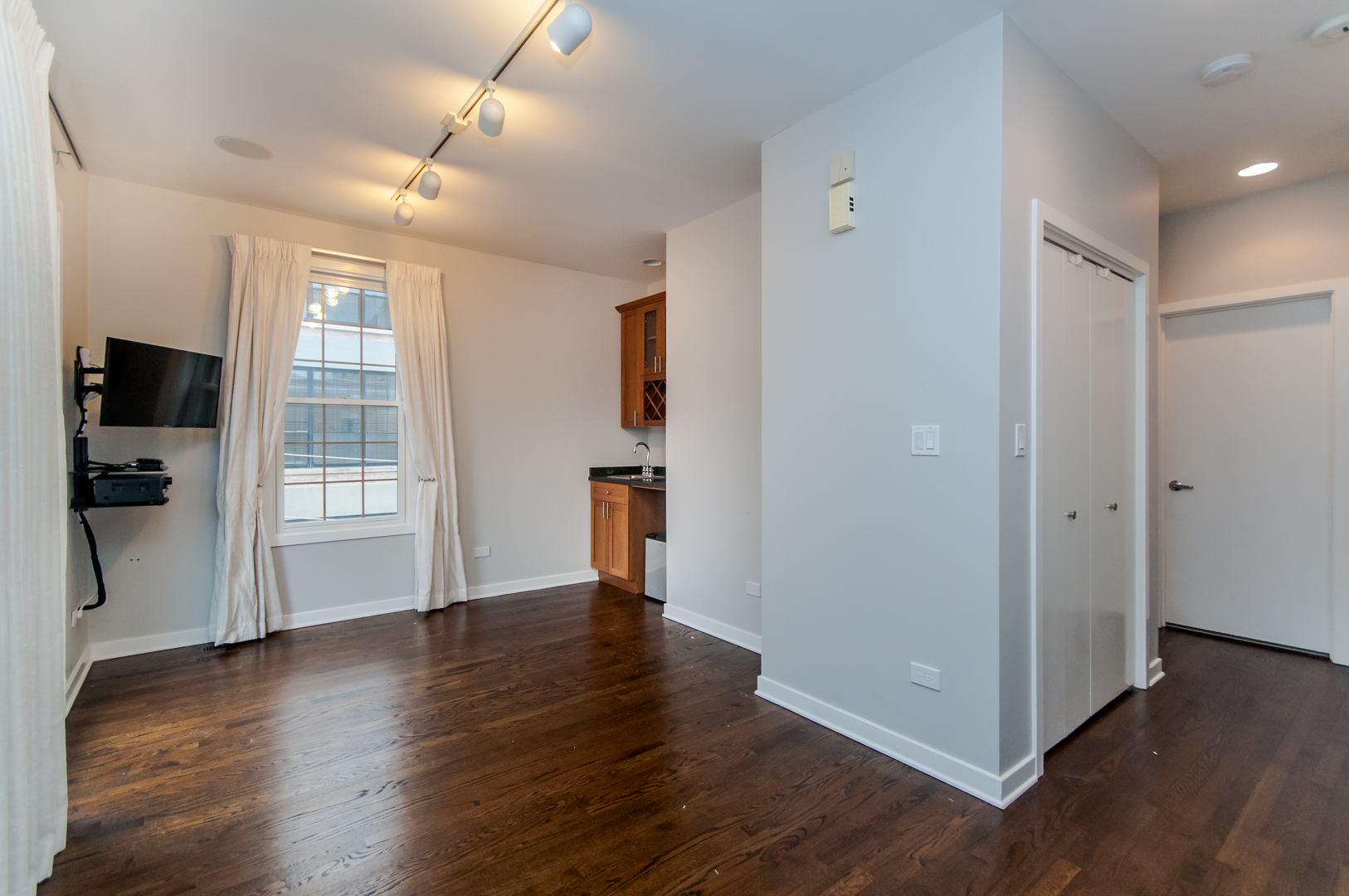 24 North Ada Street, Unit I Chicago, IL 60607 - Photo 2 of 12 a view of an empty room with wooden floor and a window