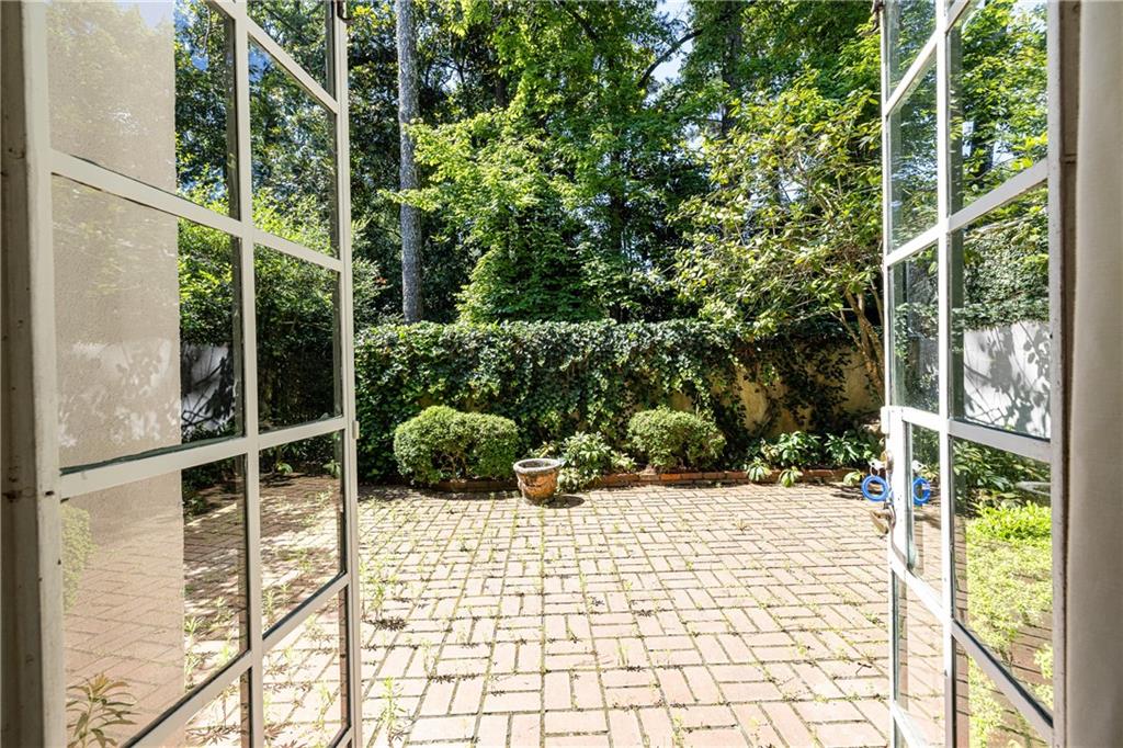 10 Mooregate Square Northwest, Unit 10 Atlanta, GA 30327 - Photo 8 of 36