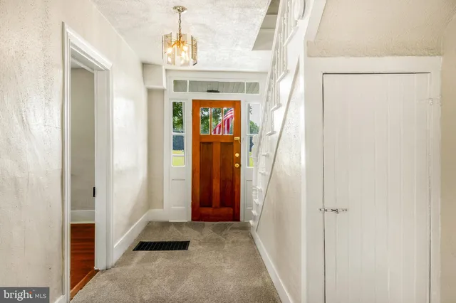 a view of a hallway to rooms