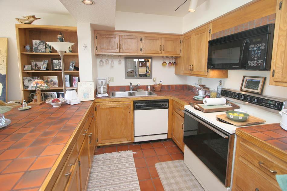 3375 Foothill Road, Unit 1013 Carpinteria, CA 93013 - Photo 3 of 5 Elegant Kitchen