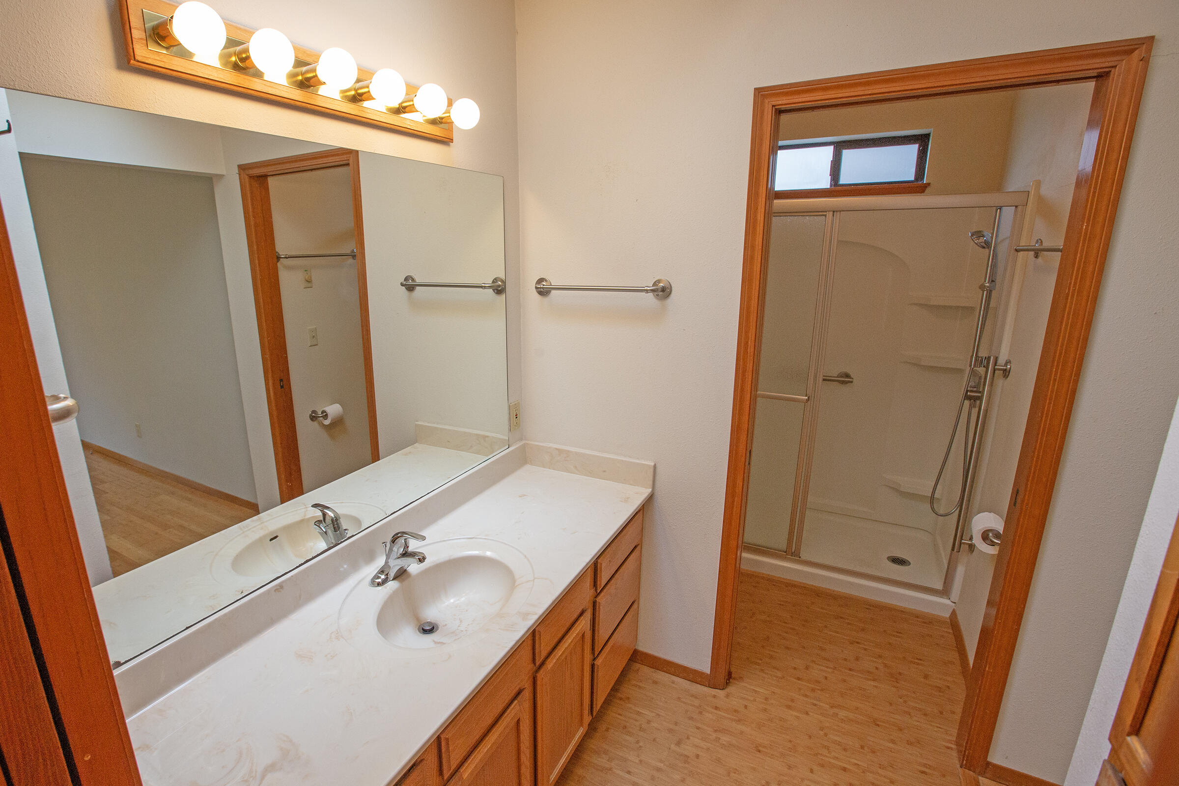 159 North Wightman Street Ashland, OR 97520 - Photo 21 of 22 Primary shower