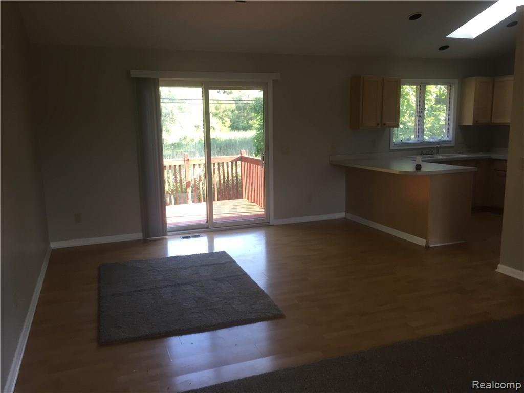 6029 Elizabeth Lake Road Waterford, MI 48327 - Photo 6 of 15