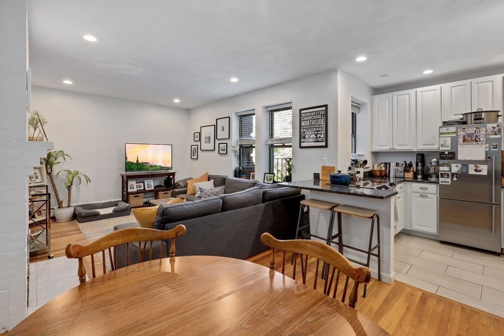 43 Anderson Street, Unit 2 Boston, MA 02114 - Photo 13 of 33