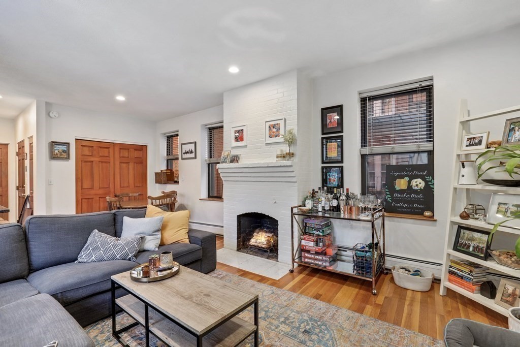 43 Anderson Street, Unit 2 Boston, MA 02114 - Photo 2 of 33