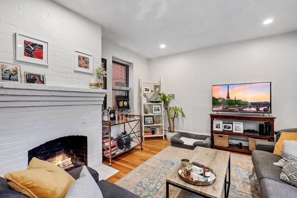 43 Anderson Street, Unit 2 Boston, MA 02114 - Photo 8 of 33