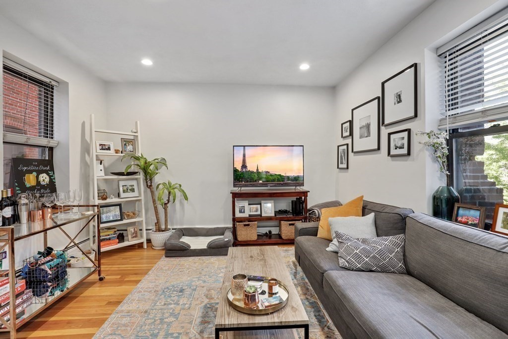 43 Anderson Street, Unit 2 Boston, MA 02114 - Photo 10 of 33