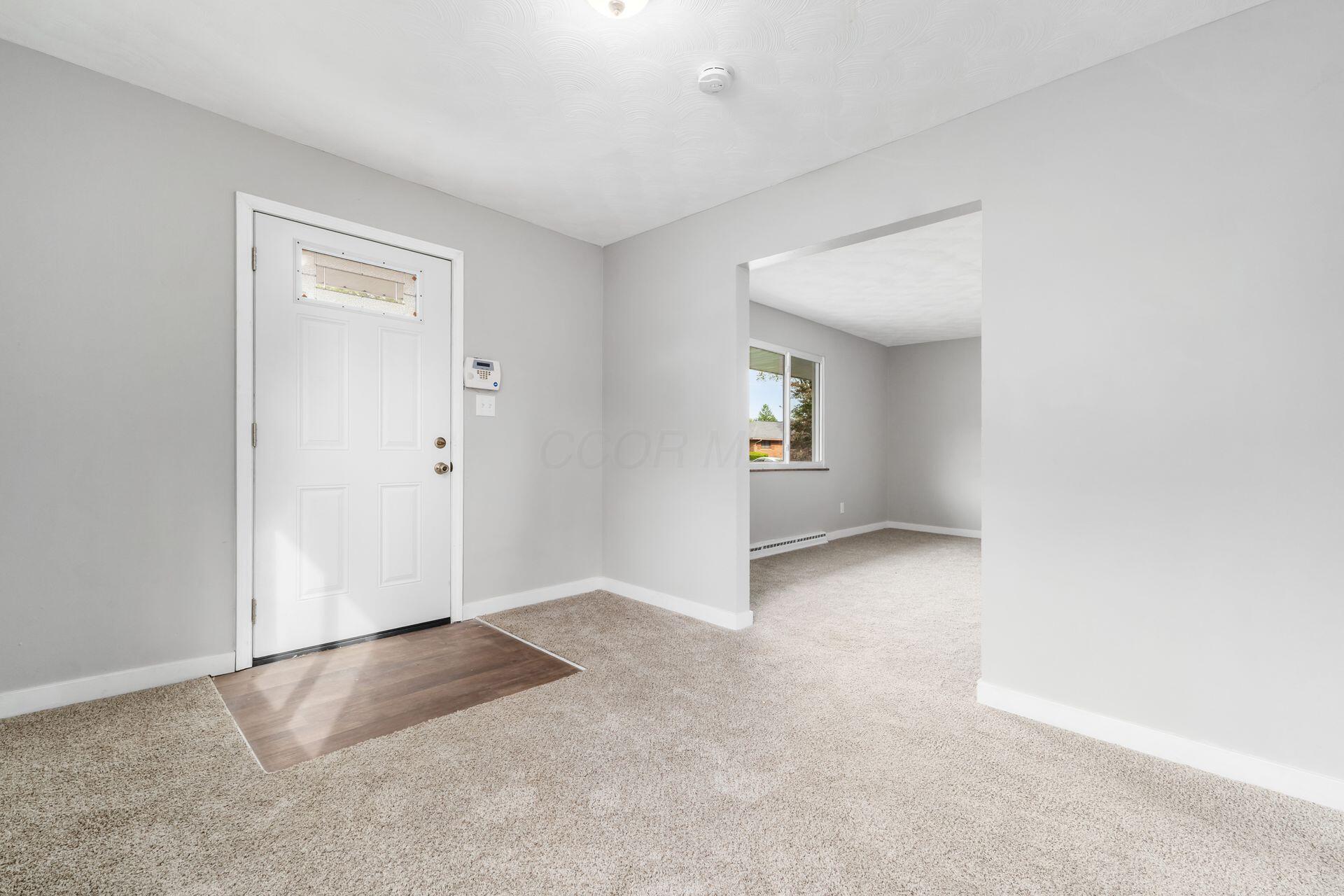 1472 Picard Road Columbus, OH 43227 - Photo 6 of 29 Interior entrance