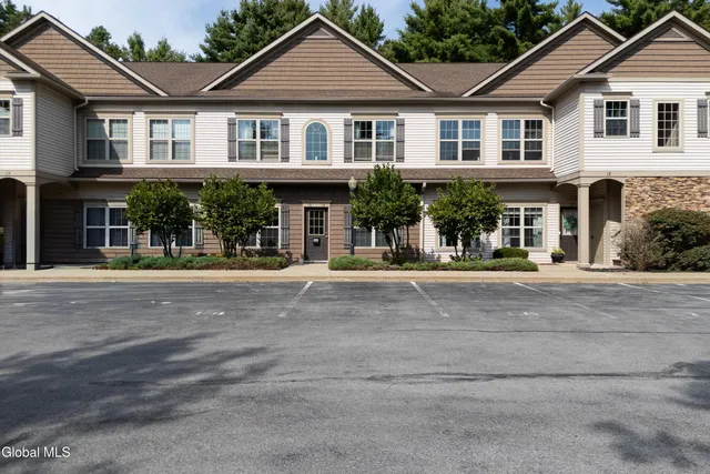 $280,000 | 16 Lancaster Place, Milton, NY 12020