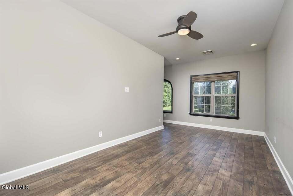 16 Lancaster Place Milton, NY 12020 - Photo 6 of 18 Living Area