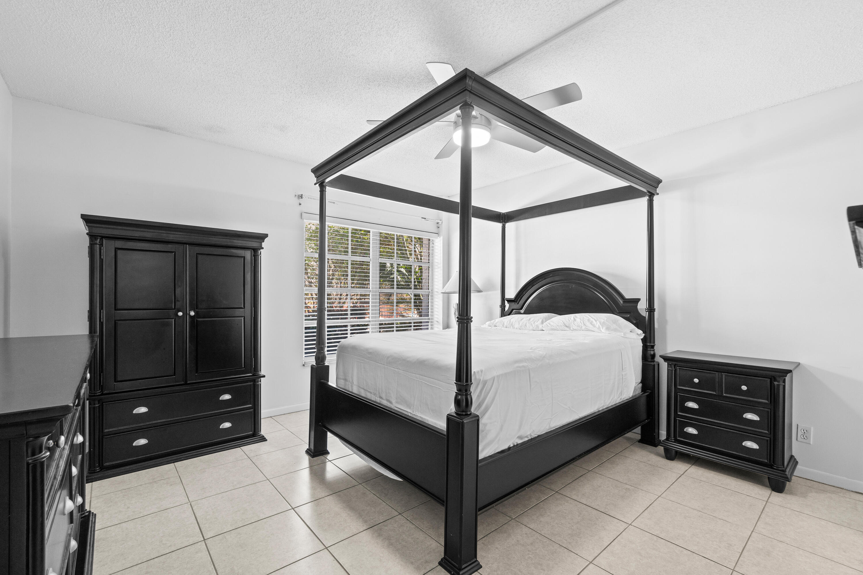 250 Northeast 20th Street, Unit 1220 Boca Raton, FL 33431 - Photo 12 of 25 017-250Northeast20thStreet-122-BocaRaton