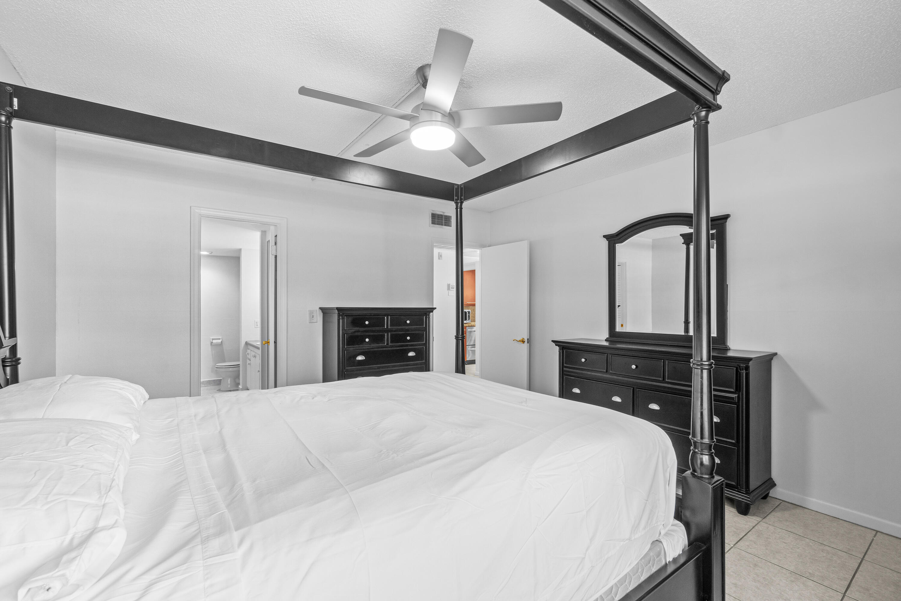 250 Northeast 20th Street, Unit 1220 Boca Raton, FL 33431 - Photo 13 of 25 018-250Northeast20thStreet-122-BocaRaton