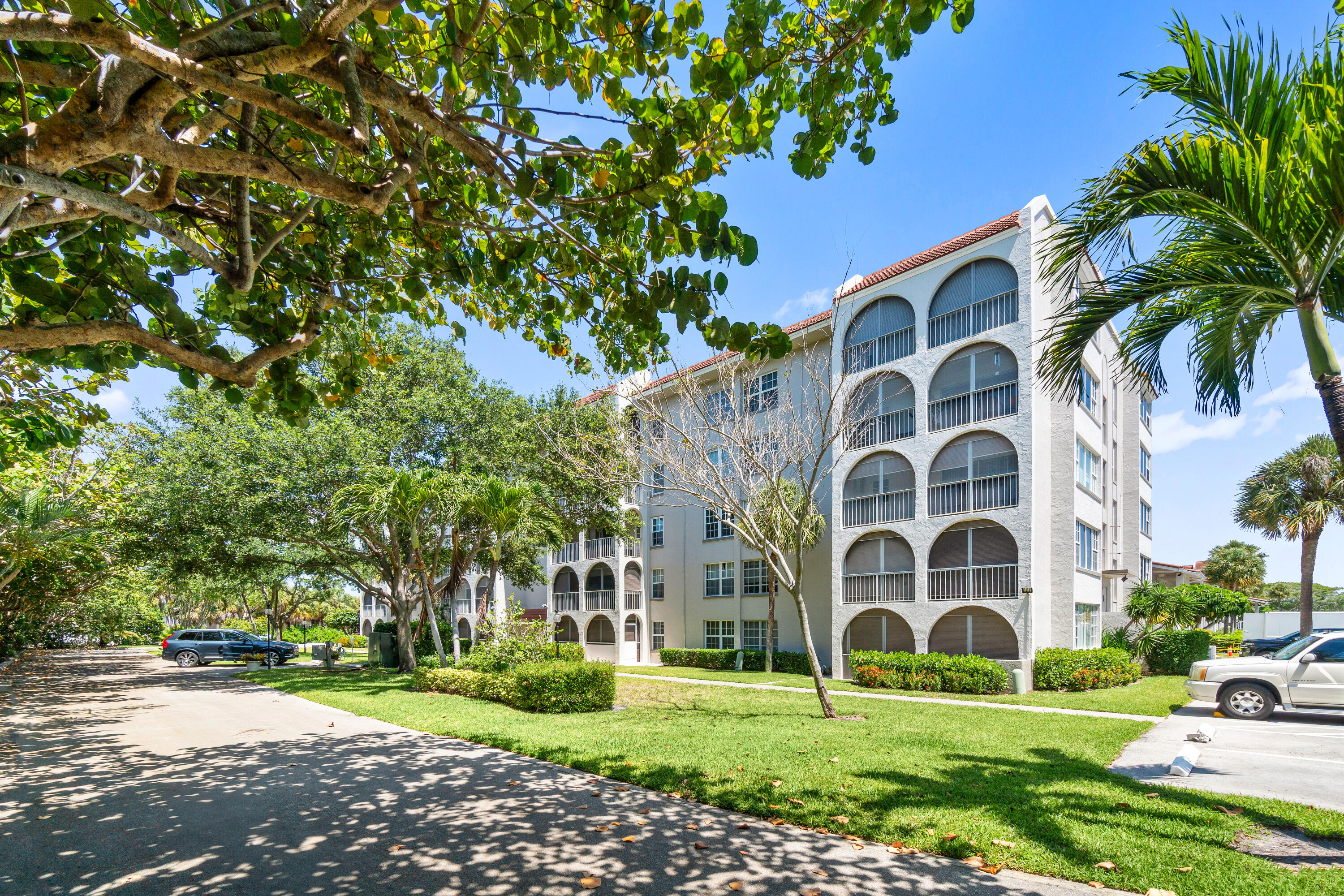250 Northeast 20th Street, Unit 1220 Boca Raton, FL 33431 - Photo 2 of 25 030-250Northeast20thStreet-122-BocaRaton